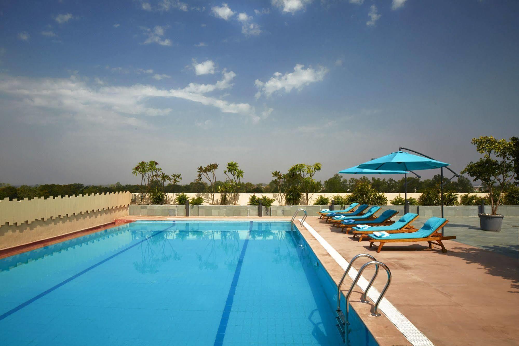 Courtyard By Marriott Bilaspur Exterior foto